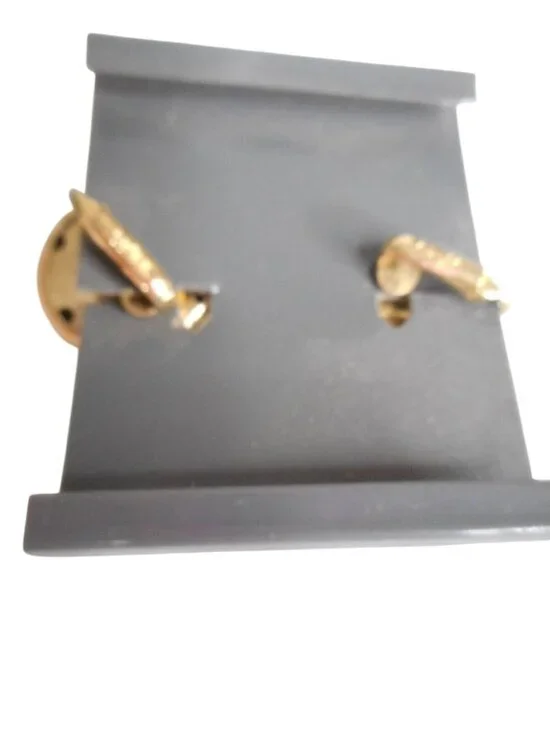 Vintage 1980s Trifari Brushed Gold tone Button Earrings Clip on Costume jewelry - Picture 3 of 3